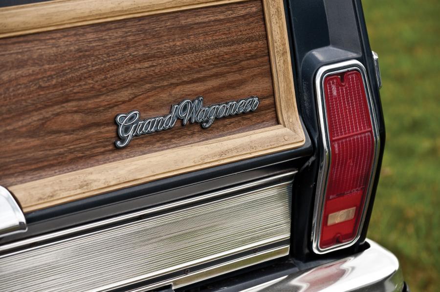  Jeep Grand Wagoneer 1990 года  (фото 13 из 21)